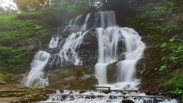 Keindahan dan Daya Tarik Air Terjun Watu Lumpang